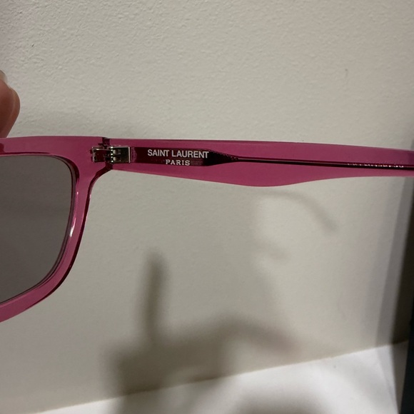 Saint Laurent Pink Cat-Eye Sunglasses with Modern Design main image 4